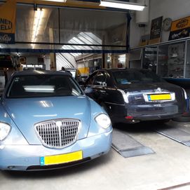 2x Lancia Thesis