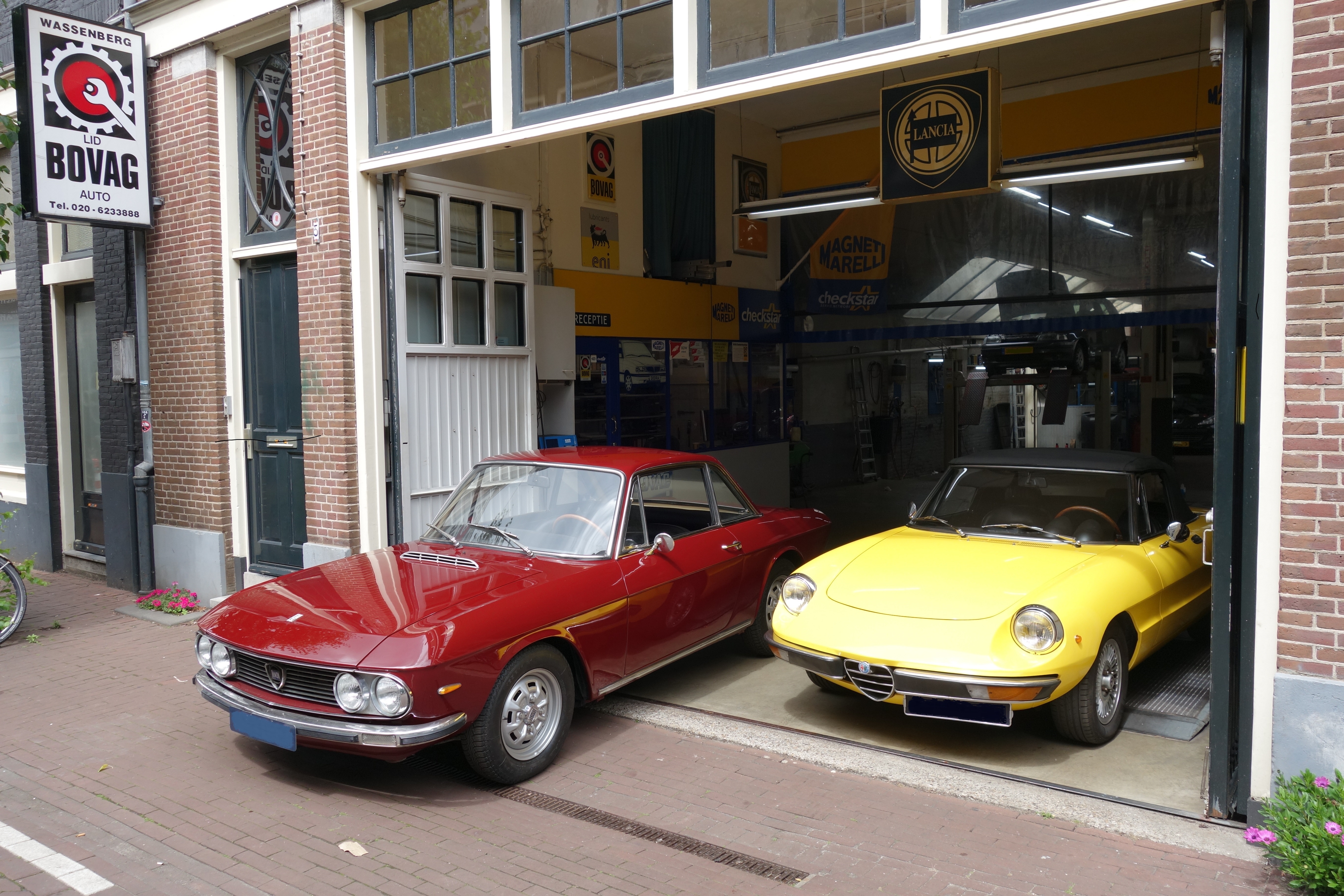 Lancia Fulvia Coupé Rallye en Alfa Romeo 2000 Spider Veloce. Beide uit 1973